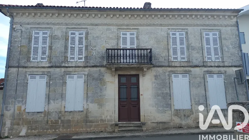 Maison de village à Saint-Bonnet-sur-Gironde (17150)